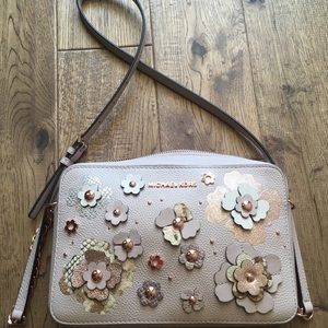 Crossbody rose gold Michael Kors Mercer bag